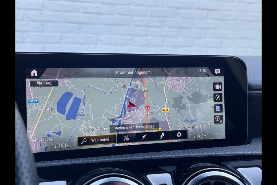Mercedes-Benz A-Klasse 200 Business Solution AMG | Pano | Trekhaak | ACC | 360* Camera | LED | DAB+ | 18 inch