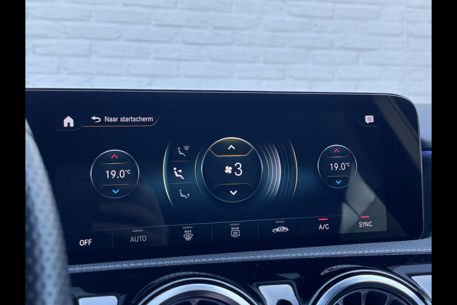 Mercedes-Benz A-Klasse 200 Business Solution AMG | Pano | Trekhaak | ACC | 360* Camera | LED | DAB+ | 18 inch