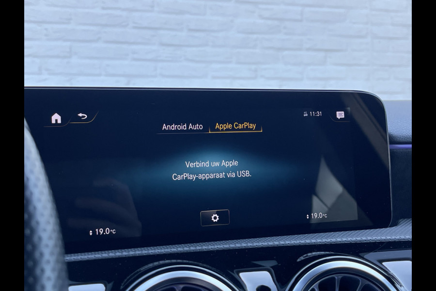 Mercedes-Benz A-Klasse 200 Business Solution AMG | Pano | Trekhaak | ACC | 360* Camera | LED | DAB+ | 18 inch