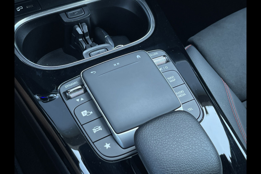 Mercedes-Benz A-Klasse 200 Business Solution AMG | Pano | Trekhaak | ACC | 360* Camera | LED | DAB+ | 18 inch