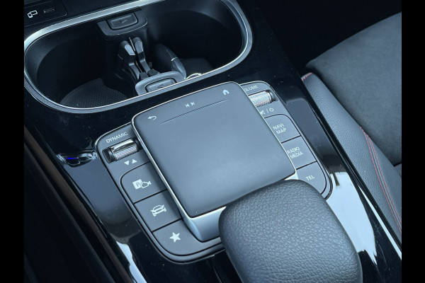 Mercedes-Benz A-Klasse 200 Business Solution AMG | Pano | Trekhaak | ACC | 360* Camera | LED | DAB+ | 18 inch
