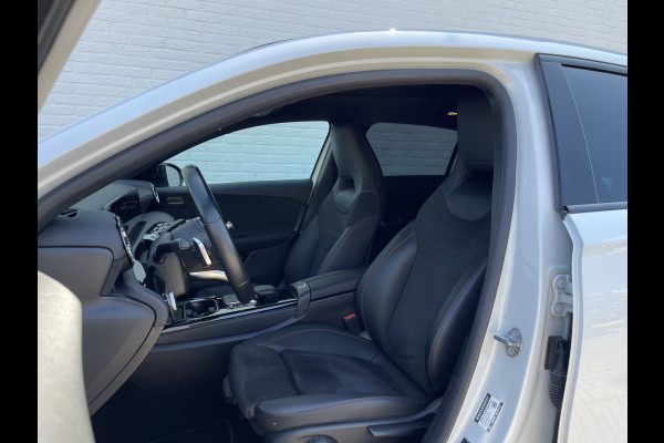 Mercedes-Benz A-Klasse 200 Business Solution AMG | Pano | Trekhaak | ACC | 360* Camera | LED | DAB+ | 18 inch