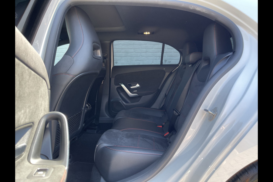 Mercedes-Benz A-Klasse 200 Business Solution AMG | Pano | Trekhaak | ACC | 360* Camera | LED | DAB+ | 18 inch