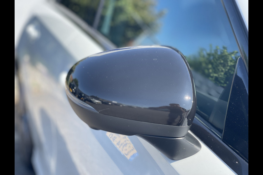 Mercedes-Benz A-Klasse 200 Business Solution AMG | Pano | Trekhaak | ACC | 360* Camera | LED | DAB+ | 18 inch