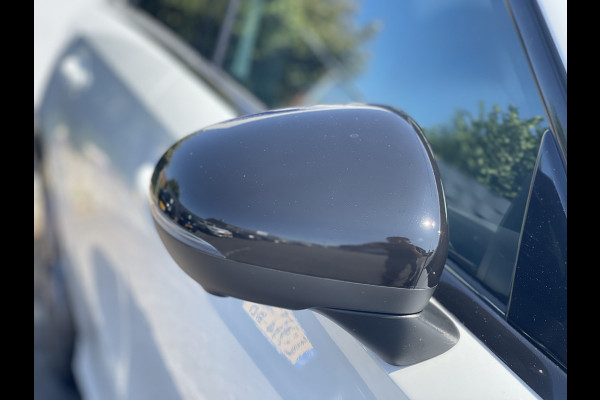 Mercedes-Benz A-Klasse 200 Business Solution AMG | Pano | Trekhaak | ACC | 360* Camera | LED | DAB+ | 18 inch