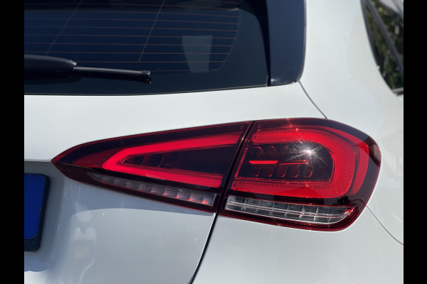 Mercedes-Benz A-Klasse 200 Business Solution AMG | Pano | Trekhaak | ACC | 360* Camera | LED | DAB+ | 18 inch