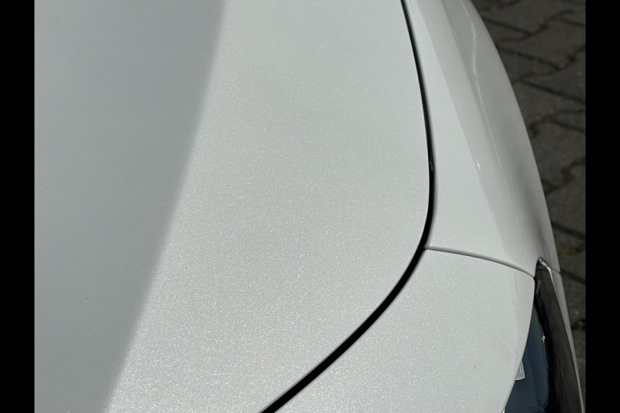 Mercedes-Benz A-Klasse 200 Business Solution AMG | Pano | Trekhaak | ACC | 360* Camera | LED | DAB+ | 18 inch
