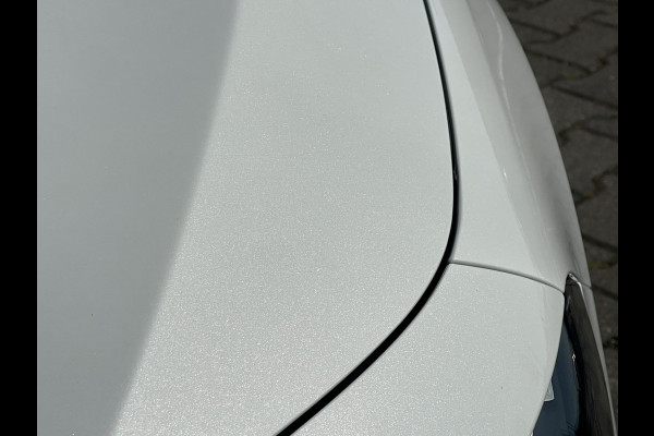 Mercedes-Benz A-Klasse 200 Business Solution AMG | Pano | Trekhaak | ACC | 360* Camera | LED | DAB+ | 18 inch