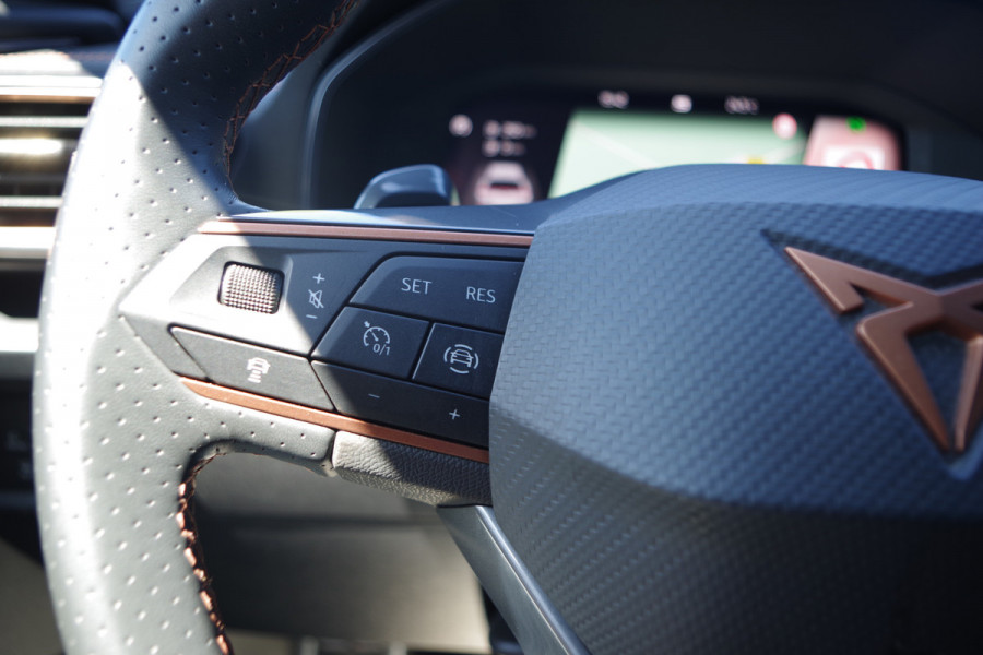 CUPRA Formentor 1.4 e-Hybrid 245 Pk VZ Performance PHEV, Groot-Navigatie, Adap. Cruise Control, Stoelverwarming.