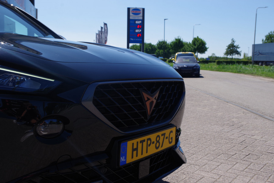 CUPRA Formentor 1.4 e-Hybrid 245 Pk VZ Performance PHEV, Groot-Navigatie, Adap. Cruise Control, Stoelverwarming.