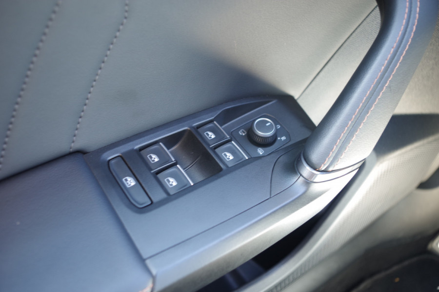 CUPRA Formentor 1.4 e-Hybrid 245 Pk VZ Performance PHEV, Groot-Navigatie, Adap. Cruise Control, Stoelverwarming.