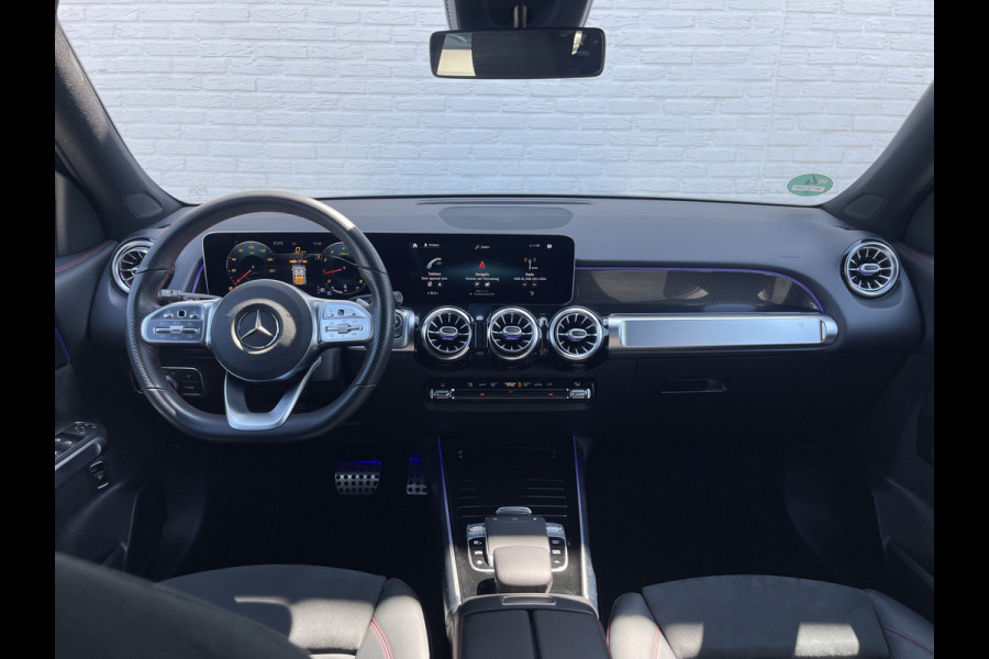 Mercedes-Benz Glb 200 Business Solution AMG | Trekhaak | Ambient Light | Camera | LED | 19 inch