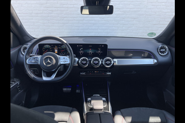 Mercedes-Benz Glb 200 Business Solution AMG | Trekhaak | Ambient Light | Camera | LED | 19 inch