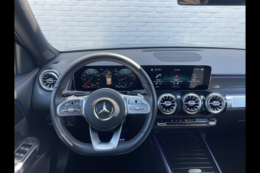 Mercedes-Benz Glb 200 Business Solution AMG | Trekhaak | Ambient Light | Camera | LED | 19 inch