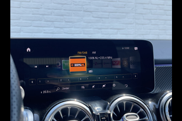 Mercedes-Benz Glb 200 Business Solution AMG | Trekhaak | Ambient Light | Camera | LED | 19 inch