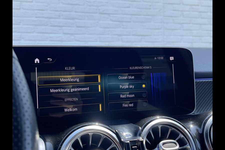 Mercedes-Benz Glb 200 Business Solution AMG | Trekhaak | Ambient Light | Camera | LED | 19 inch