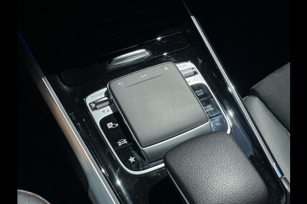 Mercedes-Benz Glb 200 Business Solution AMG | Trekhaak | Ambient Light | Camera | LED | 19 inch
