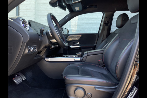 Mercedes-Benz Glb 200 Business Solution AMG | Trekhaak | Ambient Light | Camera | LED | 19 inch