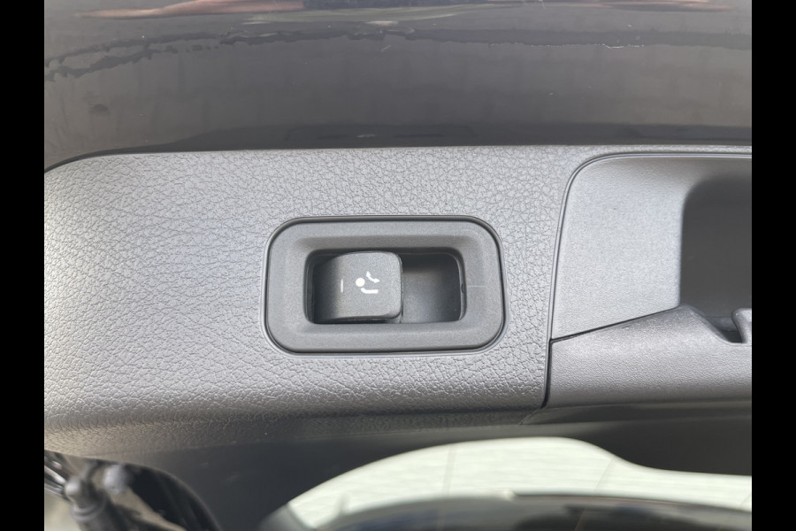 Mercedes-Benz Glb 200 Business Solution AMG | Trekhaak | Ambient Light | Camera | LED | 19 inch