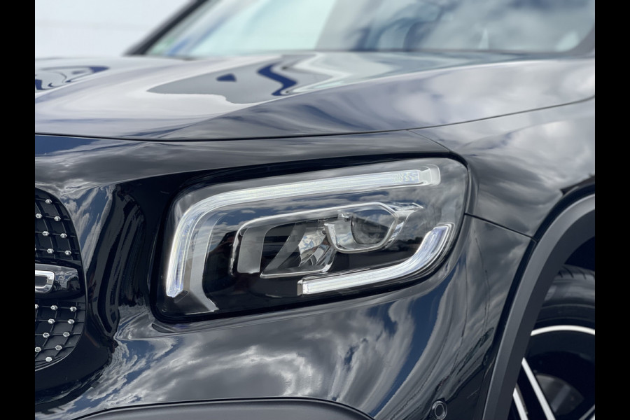 Mercedes-Benz Glb 200 Business Solution AMG | Trekhaak | Ambient Light | Camera | LED | 19 inch