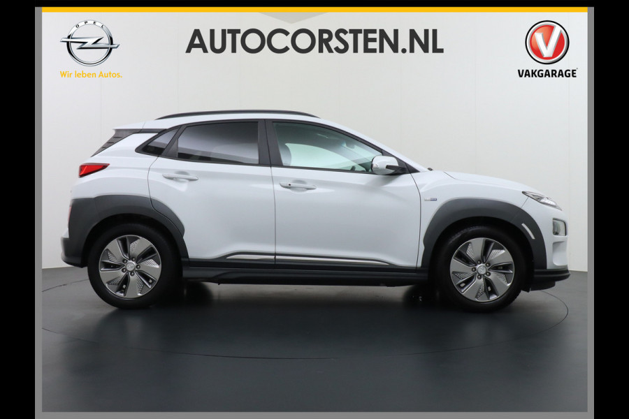 Hyundai Kona EV 64kWh AUT.204pk Grootste ACCU Adaptieve Cruise Control Camera Navi Apple Carplay Android Auto Head-Up Display Ecc DAB Keyless Led Blindspot Monitoring LaneAssist Subwoofer Voorruit verwarmbaar Bluetooth Privacy Glas Lmv 17" Fashion