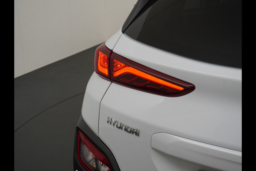 Hyundai Kona EV 64kWh AUT.204pk Grootste ACCU Adaptieve Cruise Control Camera Navi Apple Carplay Android Auto Head-Up Display Ecc DAB Keyless Led Blindspot Monitoring LaneAssist Subwoofer Voorruit verwarmbaar Bluetooth Privacy Glas Lmv 17" Fashion