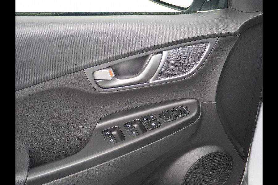 Hyundai Kona EV 64kWh AUT.204pk Grootste ACCU Adaptieve Cruise Control Camera Navi Apple Carplay Android Auto Head-Up Display Ecc DAB Keyless Led Blindspot Monitoring LaneAssist Subwoofer Voorruit verwarmbaar Bluetooth Privacy Glas Lmv 17" Fashion