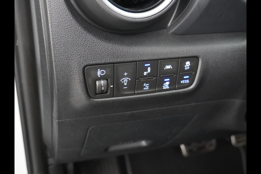 Hyundai Kona EV 64kWh AUT.204pk Grootste ACCU Adaptieve Cruise Control Camera Navi Apple Carplay Android Auto Head-Up Display Ecc DAB Keyless Led Blindspot Monitoring LaneAssist Subwoofer Voorruit verwarmbaar Bluetooth Privacy Glas Lmv 17" Fashion