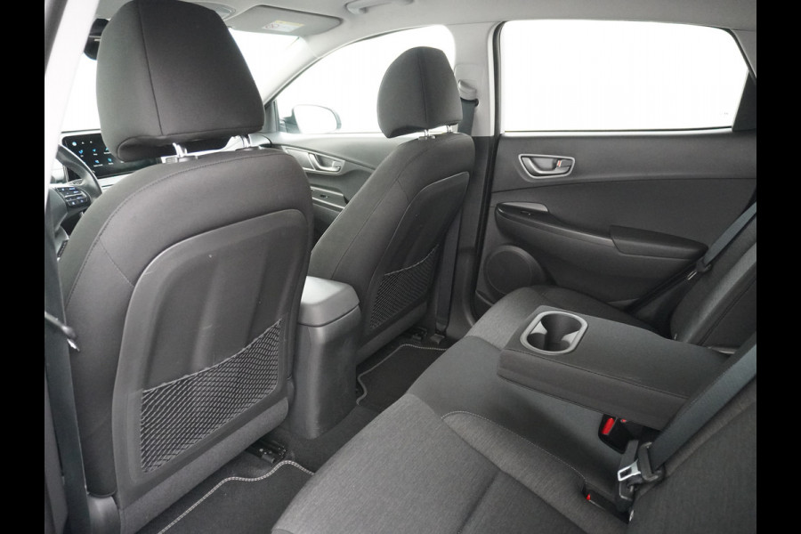 Hyundai Kona EV 64kWh AUT.204pk Grootste ACCU Adaptieve Cruise Control Camera Navi Apple Carplay Android Auto Head-Up Display Ecc DAB Keyless Led Blindspot Monitoring LaneAssist Subwoofer Voorruit verwarmbaar Bluetooth Privacy Glas Lmv 17" Fashion