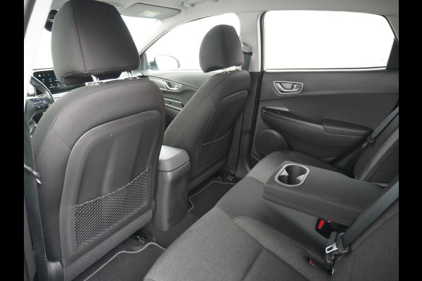 Hyundai Kona EV 64kWh AUT.204pk Grootste ACCU Adaptieve Cruise Control Camera Navi Apple Carplay Android Auto Head-Up Display Ecc DAB Keyless Led Blindspot Monitoring LaneAssist Subwoofer Voorruit verwarmbaar Bluetooth Privacy Glas Lmv 17" Fashion