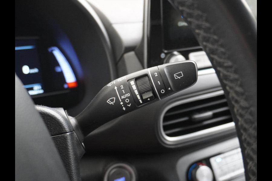 Hyundai Kona EV 64kWh AUT.204pk Grootste ACCU Adaptieve Cruise Control Camera Navi Apple Carplay Android Auto Head-Up Display Ecc DAB Keyless Led Blindspot Monitoring LaneAssist Subwoofer Voorruit verwarmbaar Bluetooth Privacy Glas Lmv 17" Fashion