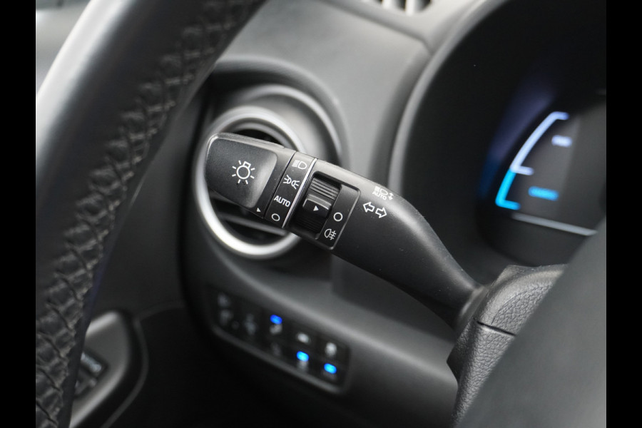 Hyundai Kona EV 64kWh AUT.204pk Grootste ACCU Adaptieve Cruise Control Camera Navi Apple Carplay Android Auto Head-Up Display Ecc DAB Keyless Led Blindspot Monitoring LaneAssist Subwoofer Voorruit verwarmbaar Bluetooth Privacy Glas Lmv 17" Fashion