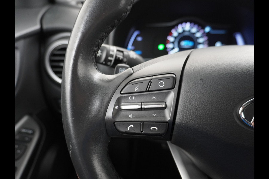 Hyundai Kona EV 64kWh AUT.204pk Grootste ACCU Adaptieve Cruise Control Camera Navi Apple Carplay Android Auto Head-Up Display Ecc DAB Keyless Led Blindspot Monitoring LaneAssist Subwoofer Voorruit verwarmbaar Bluetooth Privacy Glas Lmv 17" Fashion