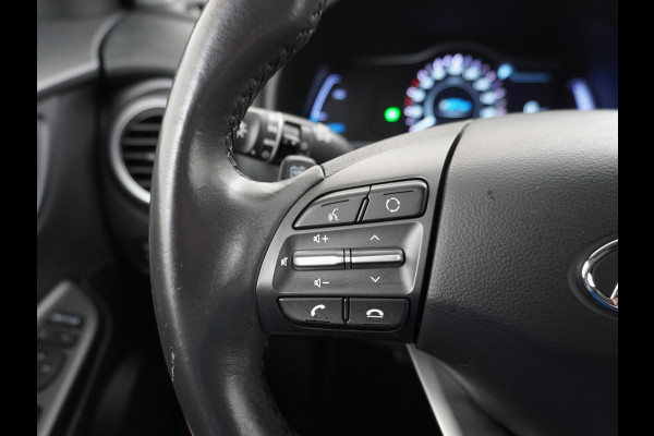 Hyundai Kona EV 64kWh AUT.204pk Grootste ACCU Adaptieve Cruise Control Camera Navi Apple Carplay Android Auto Head-Up Display Ecc DAB Keyless Led Blindspot Monitoring LaneAssist Subwoofer Voorruit verwarmbaar Bluetooth Privacy Glas Lmv 17" Fashion