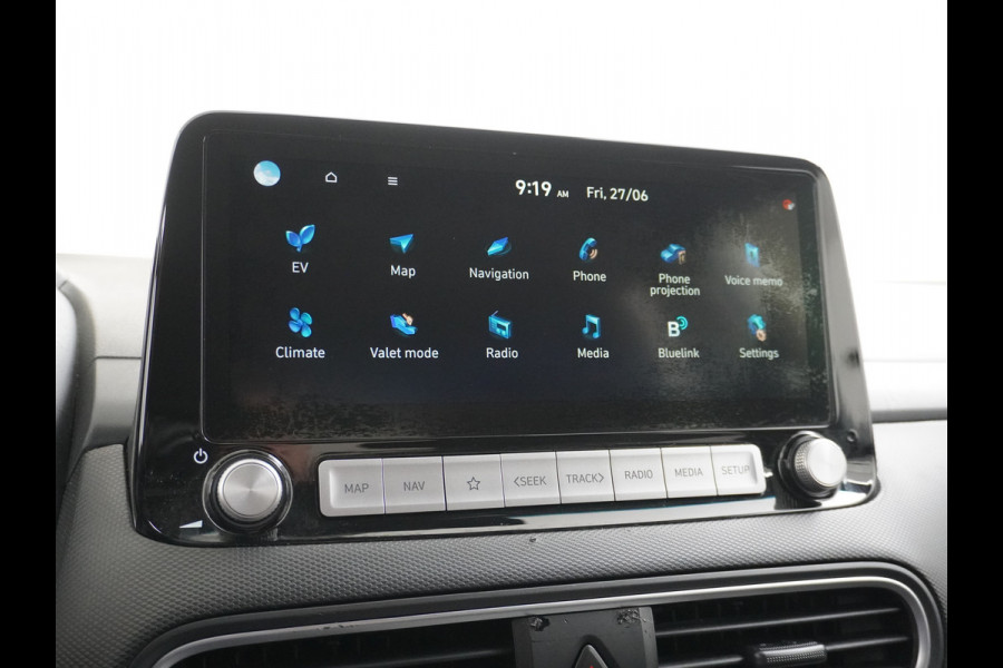 Hyundai Kona EV 64kWh AUT.204pk Grootste ACCU Adaptieve Cruise Control Camera Navi Apple Carplay Android Auto Head-Up Display Ecc DAB Keyless Led Blindspot Monitoring LaneAssist Subwoofer Voorruit verwarmbaar Bluetooth Privacy Glas Lmv 17" Fashion