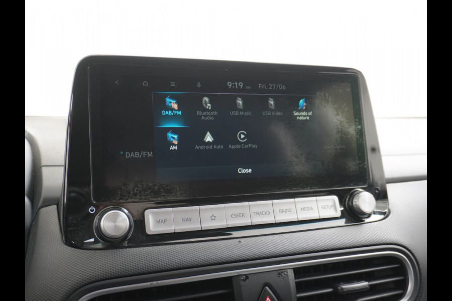 Hyundai Kona EV 64kWh AUT.204pk Grootste ACCU Adaptieve Cruise Control Camera Navi Apple Carplay Android Auto Head-Up Display Ecc DAB Keyless Led Blindspot Monitoring LaneAssist Subwoofer Voorruit verwarmbaar Bluetooth Privacy Glas Lmv 17" Fashion