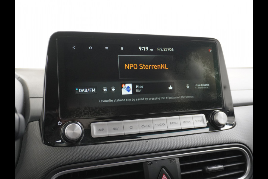 Hyundai Kona EV 64kWh AUT.204pk Grootste ACCU Adaptieve Cruise Control Camera Navi Apple Carplay Android Auto Head-Up Display Ecc DAB Keyless Led Blindspot Monitoring LaneAssist Subwoofer Voorruit verwarmbaar Bluetooth Privacy Glas Lmv 17" Fashion