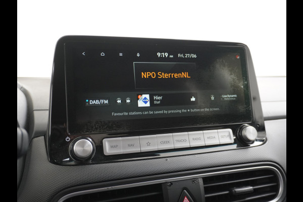Hyundai Kona EV 64kWh AUT.204pk Grootste ACCU Adaptieve Cruise Control Camera Navi Apple Carplay Android Auto Head-Up Display Ecc DAB Keyless Led Blindspot Monitoring LaneAssist Subwoofer Voorruit verwarmbaar Bluetooth Privacy Glas Lmv 17" Fashion