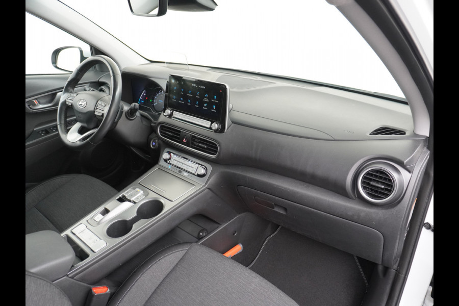 Hyundai Kona EV 64kWh AUT.204pk Grootste ACCU Adaptieve Cruise Control Camera Navi Apple Carplay Android Auto Head-Up Display Ecc DAB Keyless Led Blindspot Monitoring LaneAssist Subwoofer Voorruit verwarmbaar Bluetooth Privacy Glas Lmv 17" Fashion
