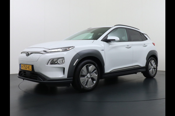 Hyundai Kona EV 64kWh AUT.204pk Grootste ACCU Adaptieve Cruise Control Camera Navi Apple Carplay Android Auto Head-Up Display Ecc DAB Keyless Led Blindspot Monitoring LaneAssist Subwoofer Voorruit verwarmbaar Bluetooth Privacy Glas Lmv 17" Fashion