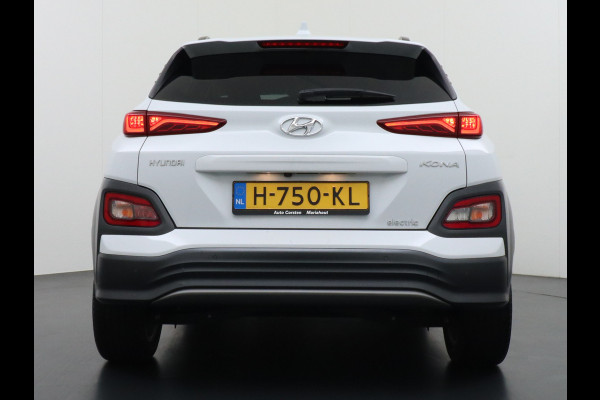 Hyundai Kona EV 64kWh AUT.204pk Grootste ACCU Adaptieve Cruise Control Camera Navi Apple Carplay Android Auto Head-Up Display Ecc DAB Keyless Led Blindspot Monitoring LaneAssist Subwoofer Voorruit verwarmbaar Bluetooth Privacy Glas Lmv 17" Fashion