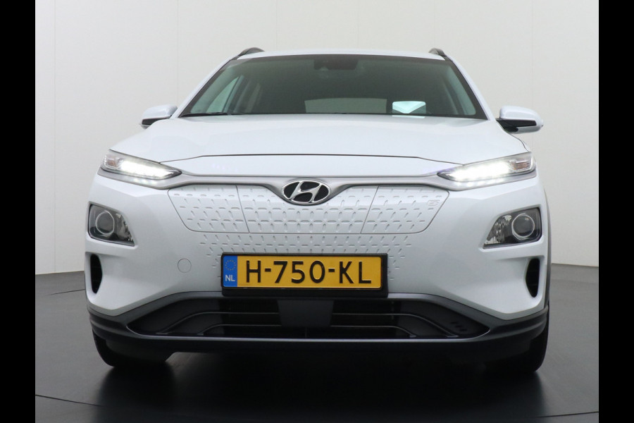 Hyundai Kona EV 64kWh AUT.204pk Grootste ACCU Adaptieve Cruise Control Camera Navi Apple Carplay Android Auto Head-Up Display Ecc DAB Keyless Led Blindspot Monitoring LaneAssist Subwoofer Voorruit verwarmbaar Bluetooth Privacy Glas Lmv 17" Fashion
