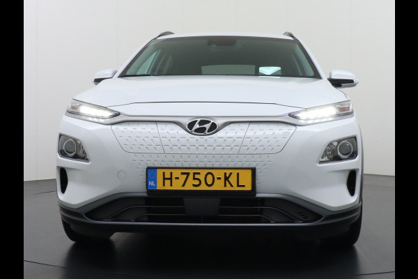 Hyundai Kona EV 64kWh AUT.204pk Grootste ACCU Adaptieve Cruise Control Camera Navi Apple Carplay Android Auto Head-Up Display Ecc DAB Keyless Led Blindspot Monitoring LaneAssist Subwoofer Voorruit verwarmbaar Bluetooth Privacy Glas Lmv 17" Fashion