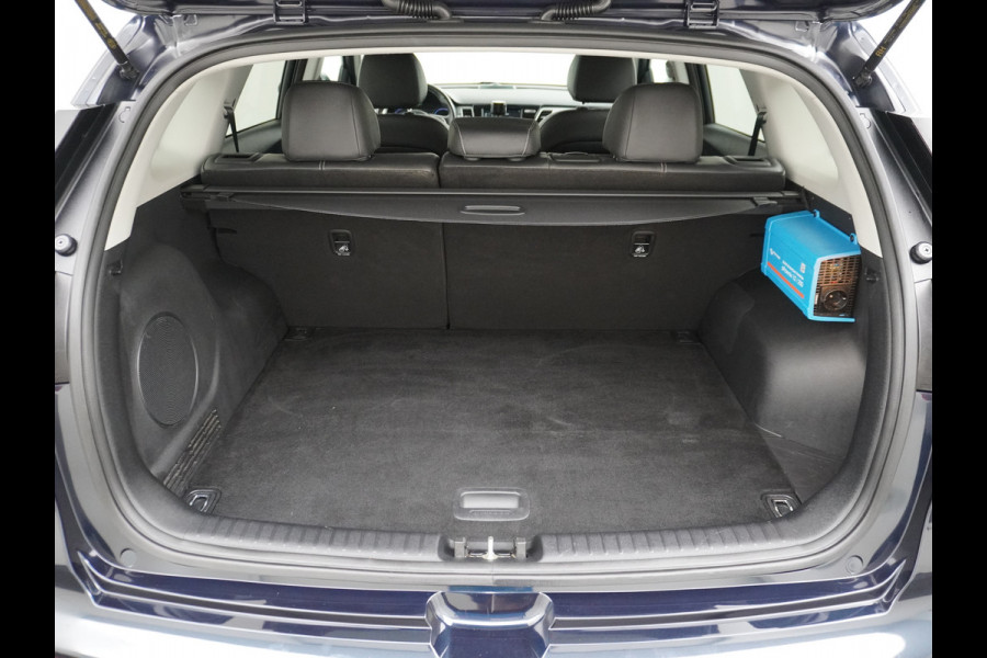 Kia e-Niro 64kWh 204PK Leder Camera Adaptive-Cruise Warmtepomp Apple Carplay Android Auto Navi Ecc DAB Pdc Executive-Line Stoel Verwarming/ Keyless Led Achterbank+Stuur Verwarming Dodehoek assistent Regen-Lichtsensor JBL-Soundsystem Bluetooth Draadloze tel.lader Lmv 17" 1e Eigenaar! Krachtige en zuinige aandrijflijn met grootste accu! €45.000 Nieuw