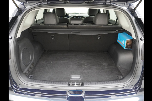 Kia e-Niro 64kWh 204PK Leder Camera Adaptive-Cruise Warmtepomp Apple Carplay Android Auto Navi Ecc DAB Pdc Executive-Line Stoel Verwarming/ Keyless Led Achterbank+Stuur Verwarming Dodehoek assistent Regen-Lichtsensor JBL-Soundsystem Bluetooth Draadloze tel.lader Lmv 17" 1e Eigenaar! Krachtige en zuinige aandrijflijn met grootste accu! €45.000 Nieuw