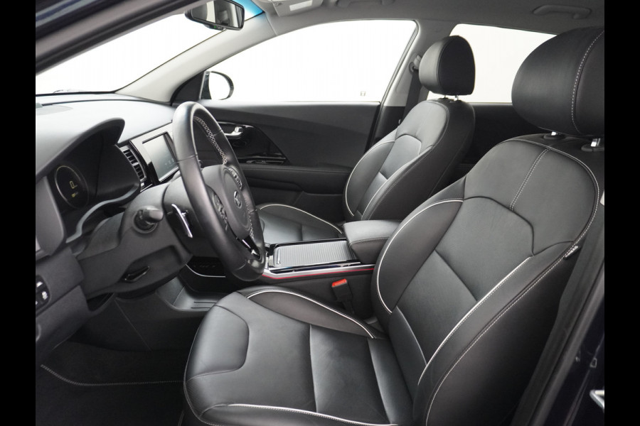 Kia e-Niro 64kWh 204PK Leder Camera Adaptive-Cruise Warmtepomp Apple Carplay Android Auto Navi Ecc DAB Pdc Executive-Line Stoel Verwarming/ Keyless Led Achterbank+Stuur Verwarming Dodehoek assistent Regen-Lichtsensor JBL-Soundsystem Bluetooth Draadloze tel.lader Lmv 17" 1e Eigenaar! Krachtige en zuinige aandrijflijn met grootste accu! €45.000 Nieuw