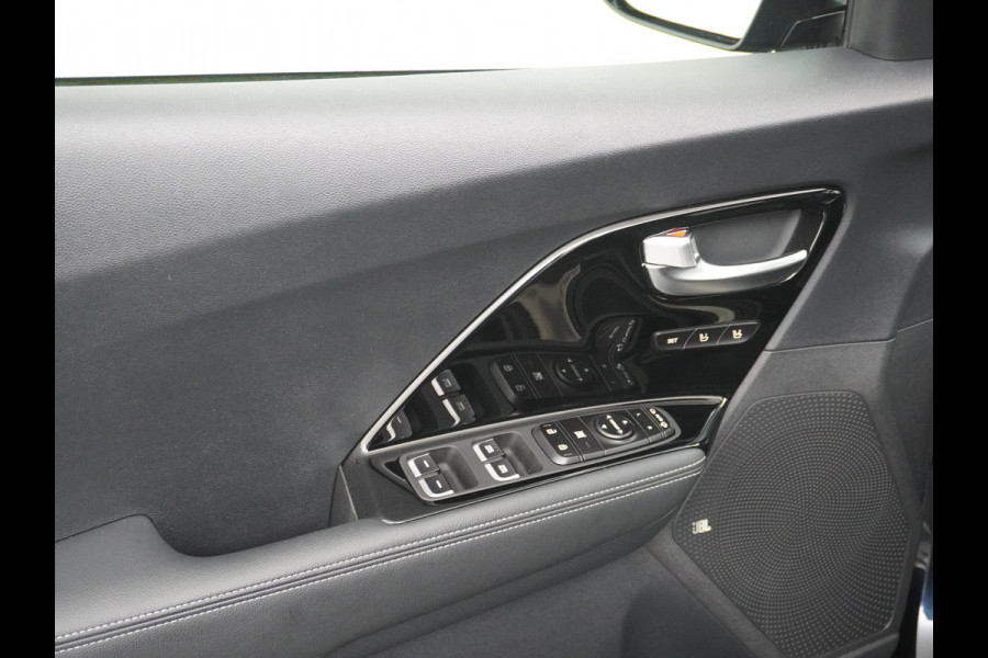 Kia e-Niro 64kWh 204PK Leder Camera Adaptive-Cruise Warmtepomp Apple Carplay Android Auto Navi Ecc DAB Pdc Executive-Line Stoel Verwarming/ Keyless Led Achterbank+Stuur Verwarming Dodehoek assistent Regen-Lichtsensor JBL-Soundsystem Bluetooth Draadloze tel.lader Lmv 17" 1e Eigenaar! Krachtige en zuinige aandrijflijn met grootste accu! €45.000 Nieuw