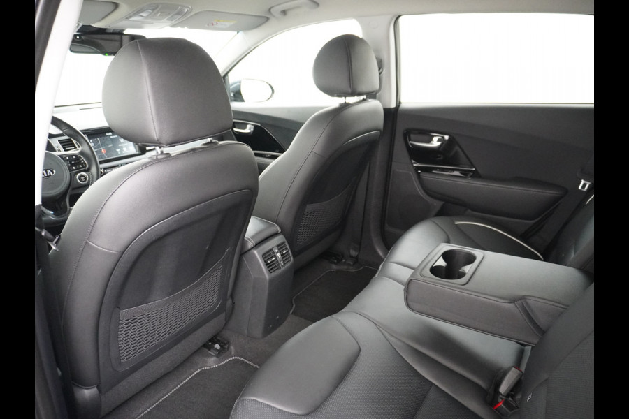 Kia e-Niro 64kWh 204PK Leder Camera Adaptive-Cruise Warmtepomp Apple Carplay Android Auto Navi Ecc DAB Pdc Executive-Line Stoel Verwarming/ Keyless Led Achterbank+Stuur Verwarming Dodehoek assistent Regen-Lichtsensor JBL-Soundsystem Bluetooth Draadloze tel.lader Lmv 17" 1e Eigenaar! Krachtige en zuinige aandrijflijn met grootste accu! €45.000 Nieuw