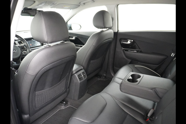 Kia e-Niro 64kWh 204PK Leder Camera Adaptive-Cruise Warmtepomp Apple Carplay Android Auto Navi Ecc DAB Pdc Executive-Line Stoel Verwarming/ Keyless Led Achterbank+Stuur Verwarming Dodehoek assistent Regen-Lichtsensor JBL-Soundsystem Bluetooth Draadloze tel.lader Lmv 17" 1e Eigenaar! Krachtige en zuinige aandrijflijn met grootste accu! €45.000 Nieuw