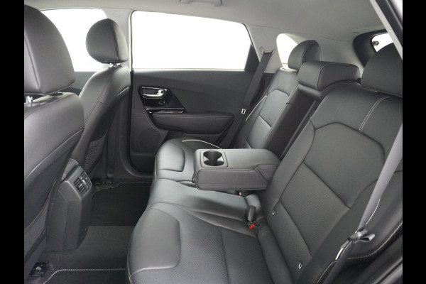 Kia e-Niro 64kWh 204PK Leder Camera Adaptive-Cruise Warmtepomp Apple Carplay Android Auto Navi Ecc DAB Pdc Executive-Line Stoel Verwarming/ Keyless Led Achterbank+Stuur Verwarming Dodehoek assistent Regen-Lichtsensor JBL-Soundsystem Bluetooth Draadloze tel.lader Lmv 17" 1e Eigenaar! Krachtige en zuinige aandrijflijn met grootste accu! €45.000 Nieuw
